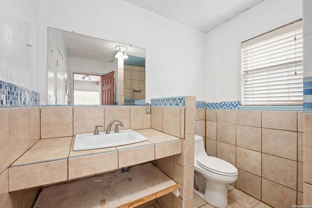 202 E Lubbock, San Antonio, TX 78204