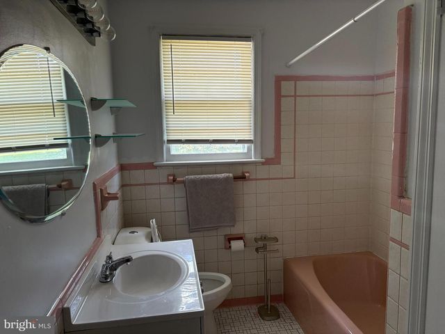 6416 ROBERTS DR, Temple Hills, MD 20748