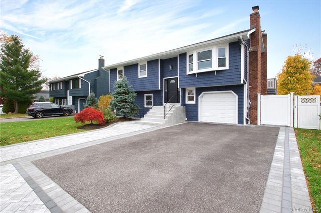 26 Norwich Street, Huntington Station, NY 11746