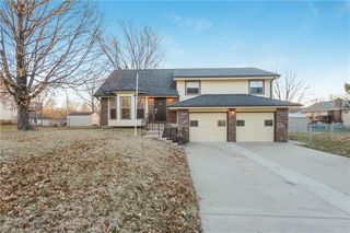 3025 S 14th Street, Leavenworth, KS 66048