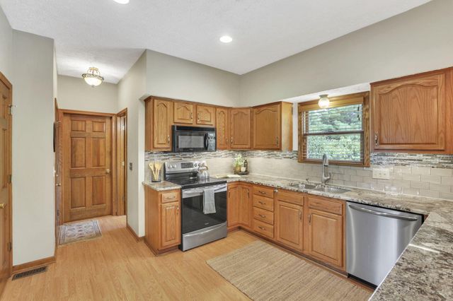 48 Melissa Court, Pataskala, OH 43062
