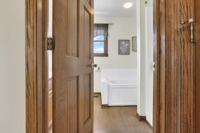 48 Melissa Court, Pataskala, OH 43062