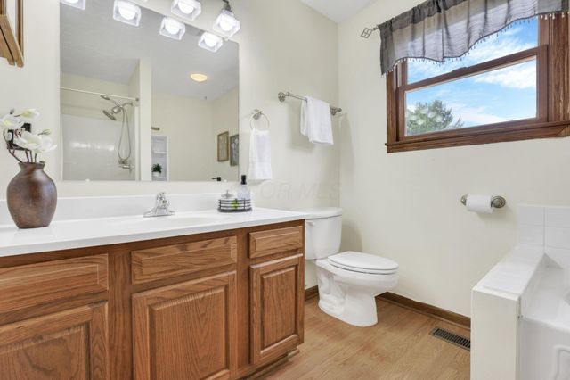 48 Melissa Court, Pataskala, OH 43062