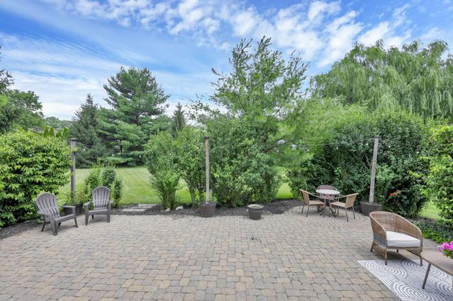 48 Melissa Court, Pataskala, OH 43062