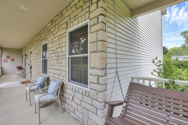 48 Melissa Court, Pataskala, OH 43062