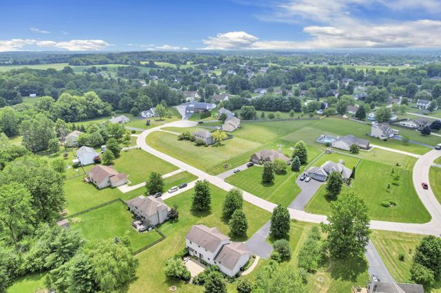 48 Melissa Court, Pataskala, OH 43062