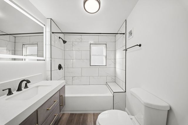 9328 S PAXTON Avenue, Chicago, IL 60617