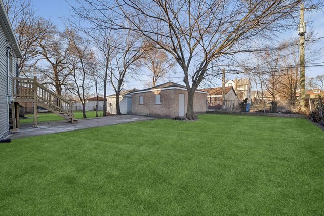 9328 S PAXTON Avenue, Chicago, IL 60617