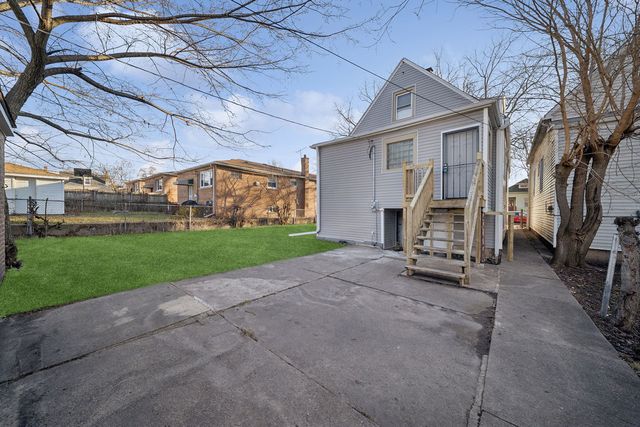 9328 S PAXTON Avenue, Chicago, IL 60617