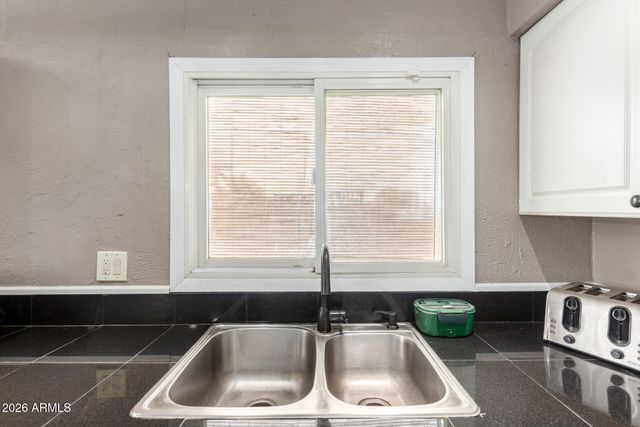2001 W SURREY Avenue, Phoenix, AZ 85029