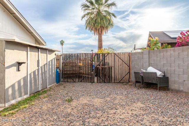 2001 W SURREY Avenue, Phoenix, AZ 85029