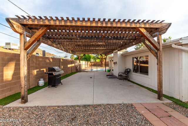 2001 W SURREY Avenue, Phoenix, AZ 85029