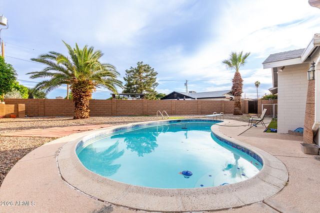 2001 W SURREY Avenue, Phoenix, AZ 85029