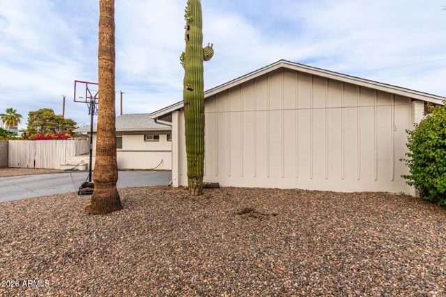 2001 W SURREY Avenue, Phoenix, AZ 85029