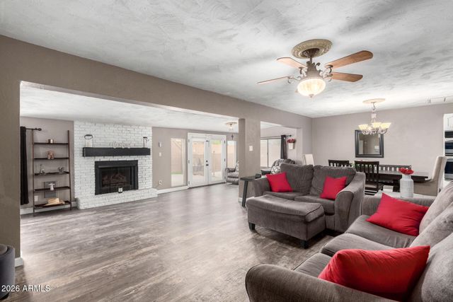2001 W SURREY Avenue, Phoenix, AZ 85029