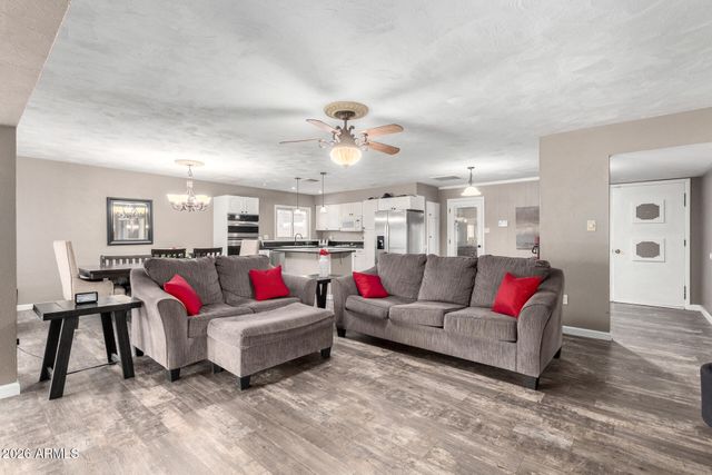 2001 W SURREY Avenue, Phoenix, AZ 85029