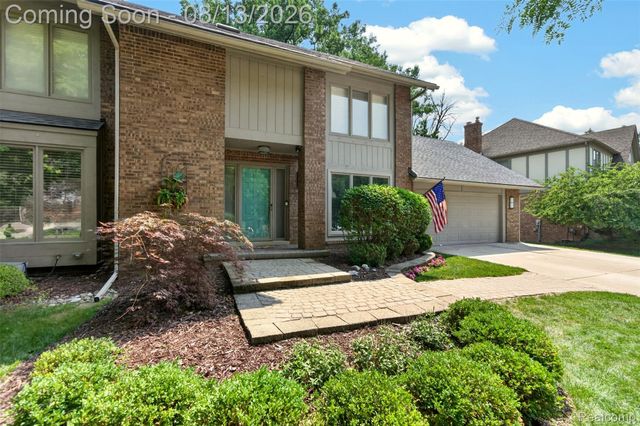 845 River Bend Drive, Rochester Hills, MI 48307