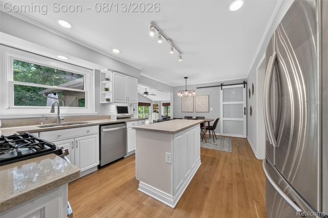 845 River Bend Drive, Rochester Hills, MI 48307
