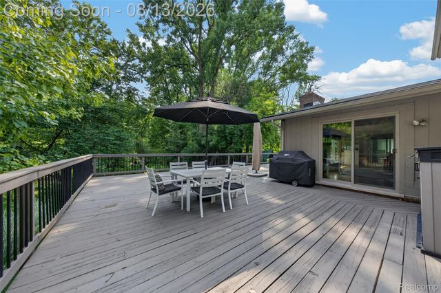 845 River Bend Drive, Rochester Hills, MI 48307