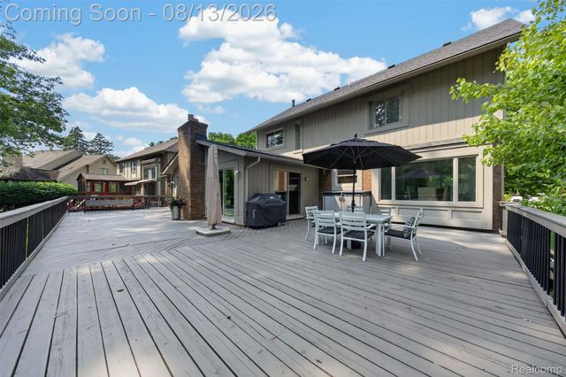 845 River Bend Drive, Rochester Hills, MI 48307