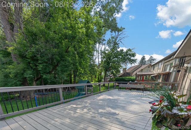 845 River Bend Drive, Rochester Hills, MI 48307