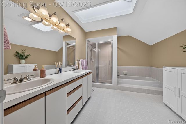 845 River Bend Drive, Rochester Hills, MI 48307