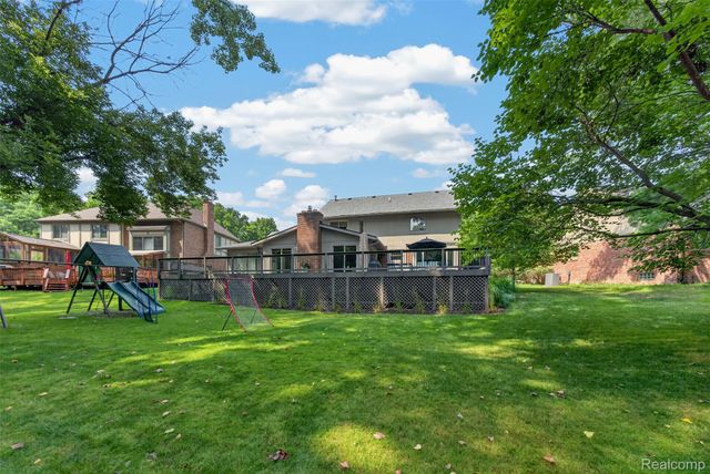 845 River Bend Drive, Rochester Hills, MI 48307