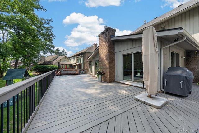 845 River Bend Drive, Rochester Hills, MI 48307