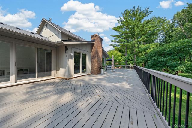 845 River Bend Drive, Rochester Hills, MI 48307