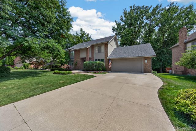 845 River Bend Drive, Rochester Hills, MI 48307