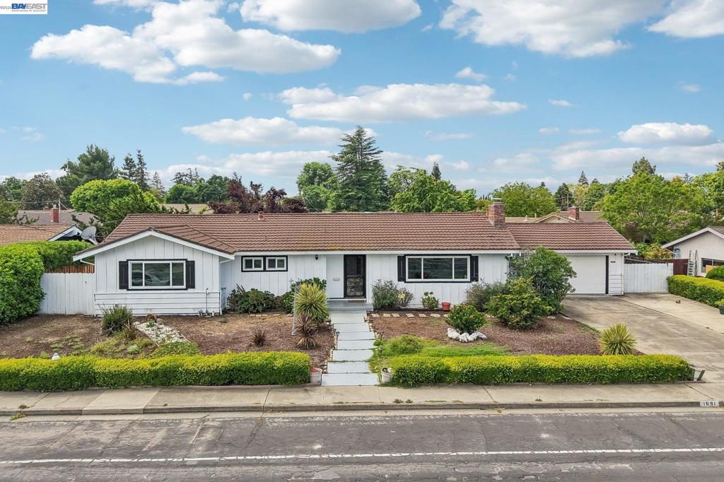 Image 1 of property listing at 1691 Clayton Way, Concord, CA 94519