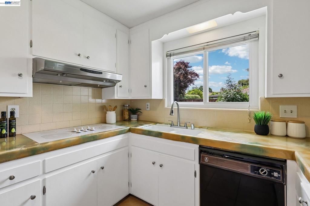 Image 10 of property listing at 1691 Clayton Way, Concord, CA 94519