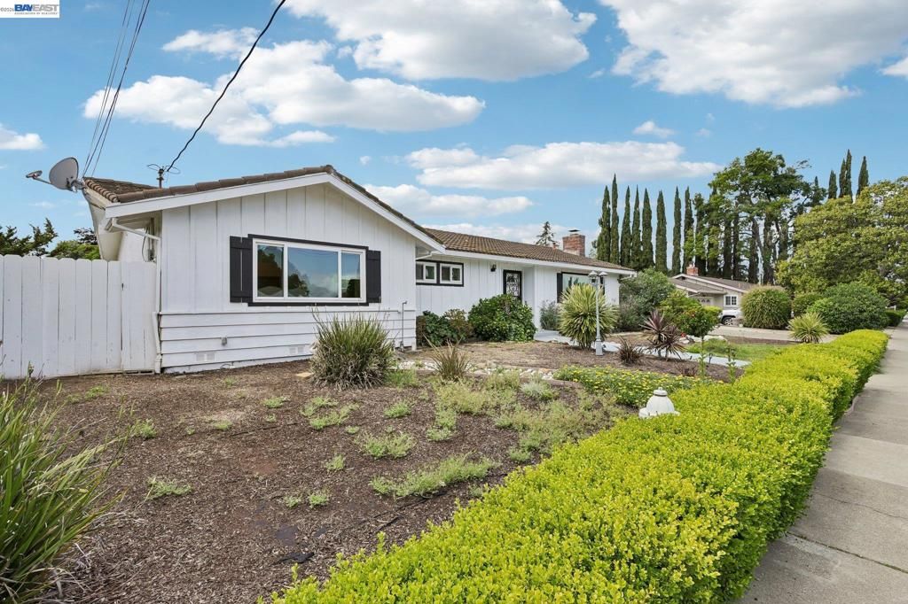 Image 31 of property listing at 1691 Clayton Way, Concord, CA 94519