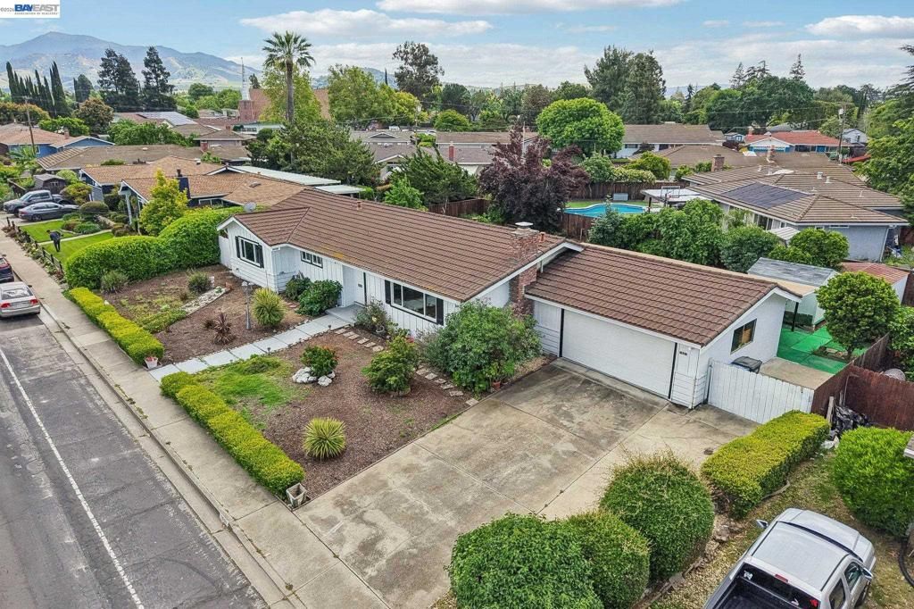 Image 33 of property listing at 1691 Clayton Way, Concord, CA 94519