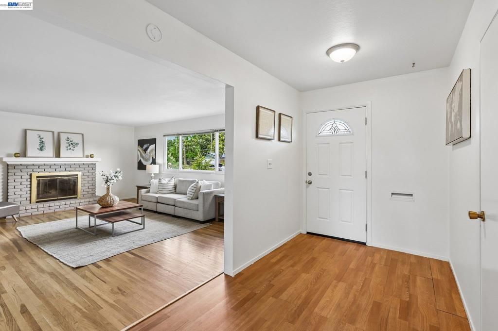 Image 4 of property listing at 1691 Clayton Way, Concord, CA 94519