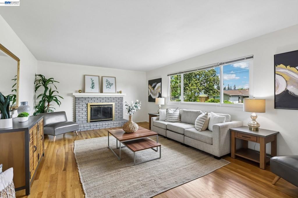 Image 5 of property listing at 1691 Clayton Way, Concord, CA 94519