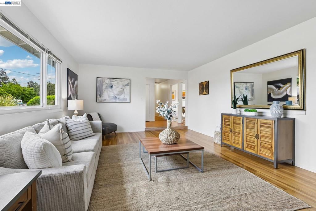 Image 7 of property listing at 1691 Clayton Way, Concord, CA 94519