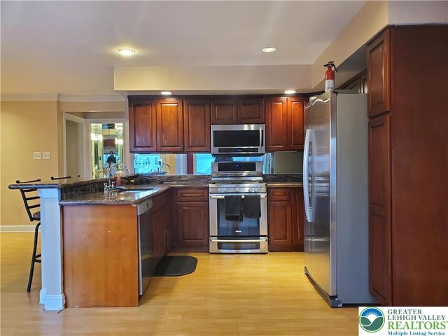 2667 Woodsview Drive, Bensalem Twp, PA 19020