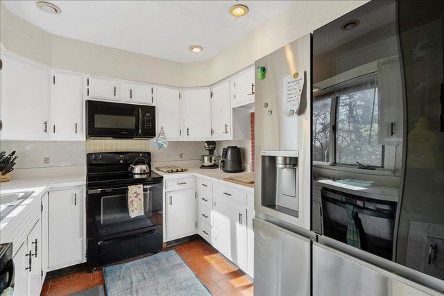 20 Greenfield Rd Unit E7, Essex Junction, VT 05452