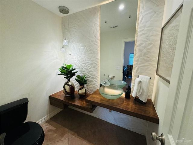 604 Rio Grande Avenue, Mission, TX 78572