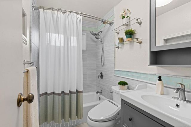 4927 Chateau Drive, San Diego, CA 92117