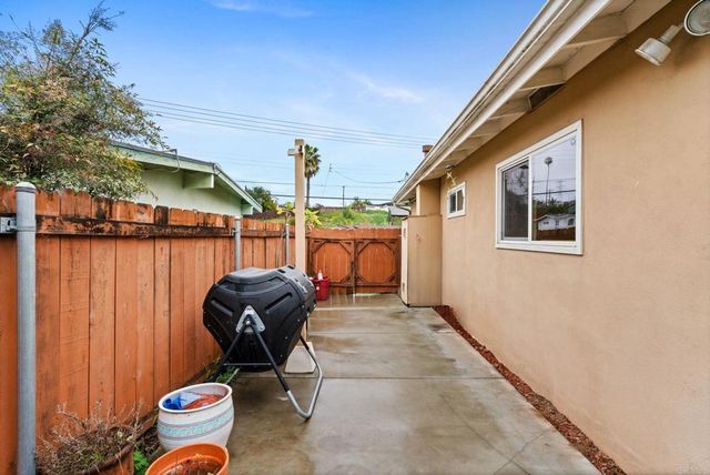 4927 Chateau Drive, San Diego, CA 92117