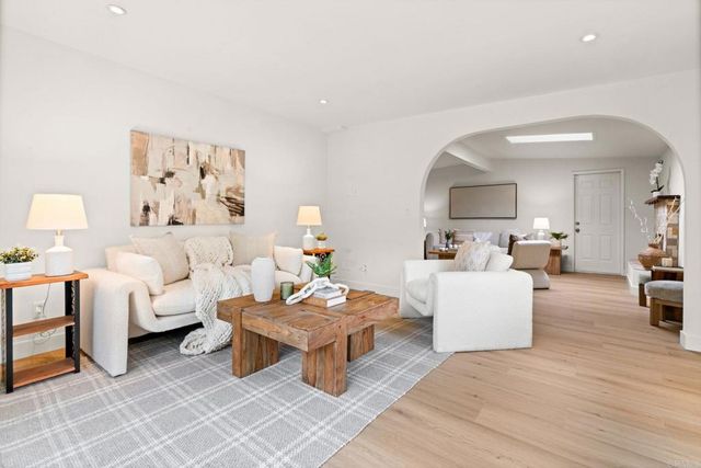 4927 Chateau Drive, San Diego, CA 92117