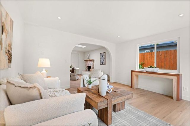 4927 Chateau Drive, San Diego, CA 92117