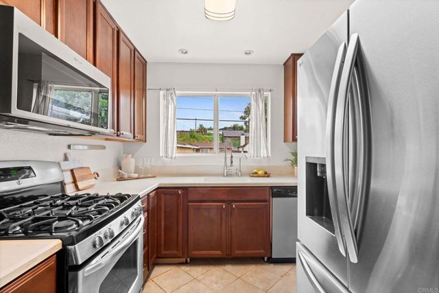 4927 Chateau Drive, San Diego, CA 92117