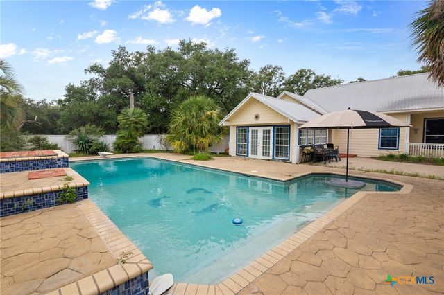 2955 Fannin Oaks, Victoria, TX 77905