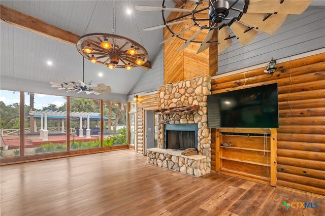 2955 Fannin Oaks, Victoria, TX 77905