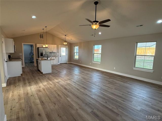 143 La Vista Drive, Waynesville, MO 65583