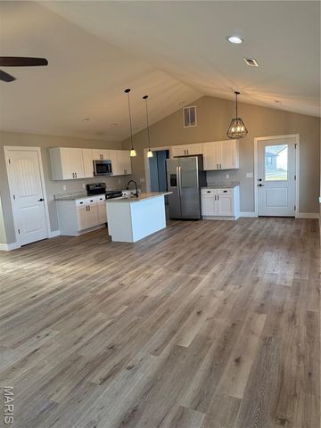 143 La Vista Drive, Waynesville, MO 65583