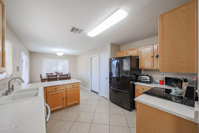 6827 N 77TH Drive, Glendale, AZ 85303